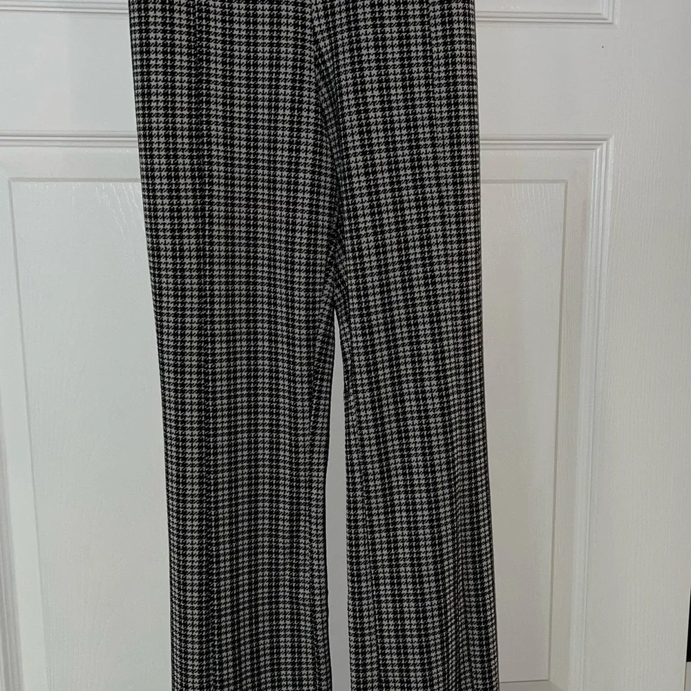 MICHAEL Michael Kors Black and White Houndstooth Flare Pants - Picture 4 of 5